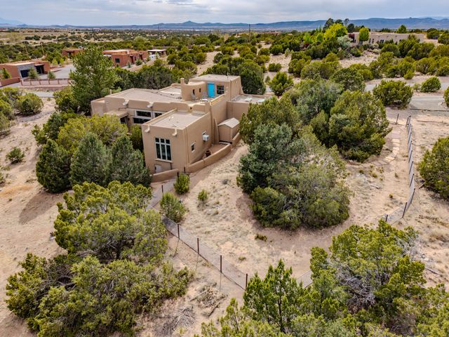 42 Entrada, Santa Fe, NM 87507