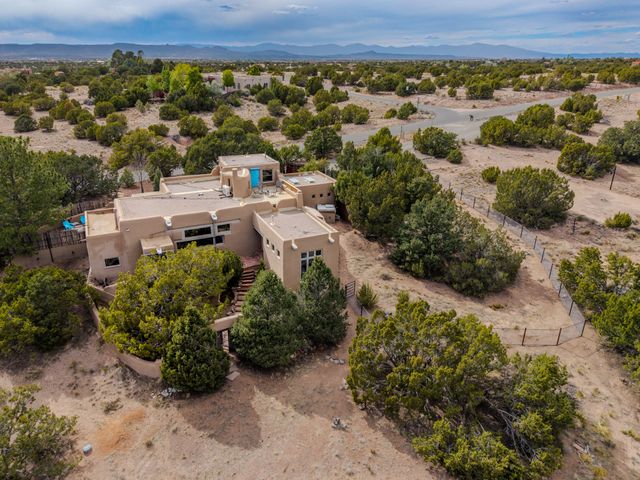 42 Entrada, Santa Fe, NM 87507