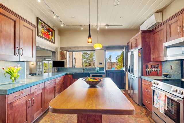 42 Entrada, Santa Fe, NM 87507