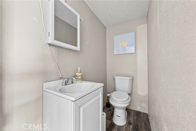 14435 Plummer 23, Panorama City (los Angeles), CA 91402