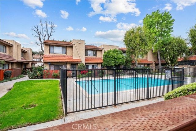 14435 Plummer 23, Panorama City (los Angeles), CA 91402