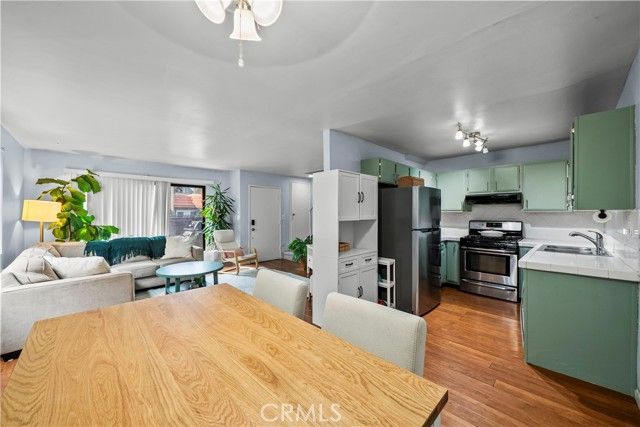 14435 Plummer 23, Panorama City (los Angeles), CA 91402