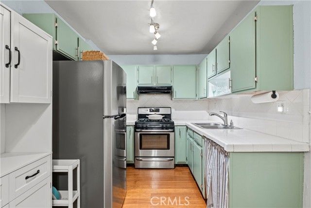 14435 Plummer 23, Panorama City (los Angeles), CA 91402