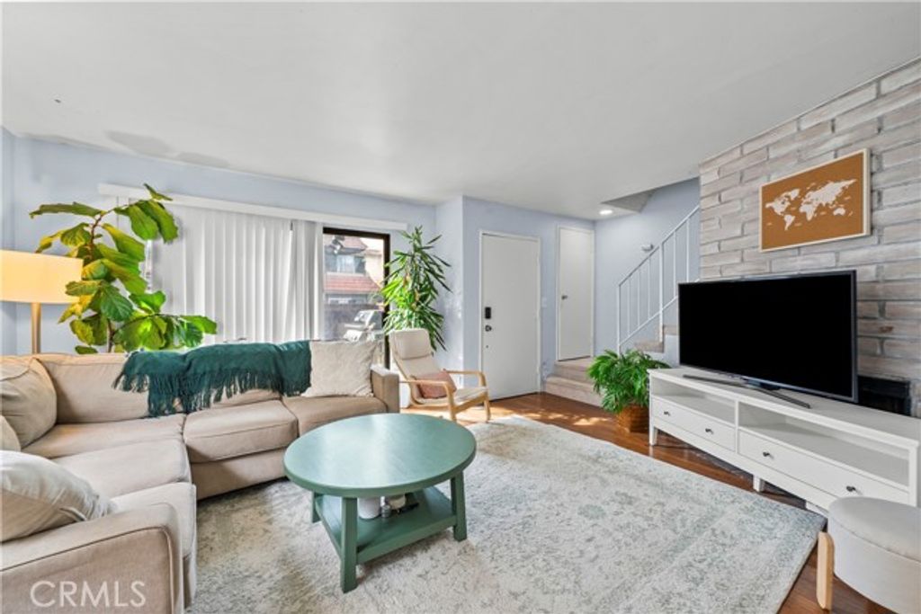 14435 Plummer 23, Panorama City (los Angeles), CA 91402