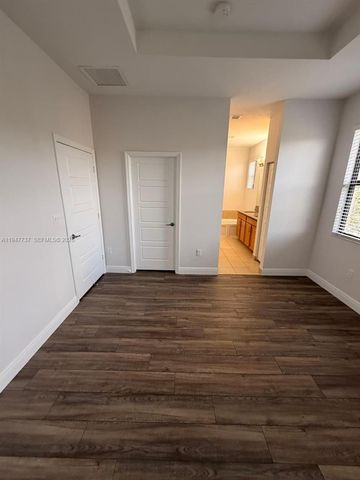 723 NE 193rd St, Miami, FL 33179