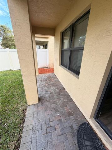 723 NE 193rd St, Miami, FL 33179