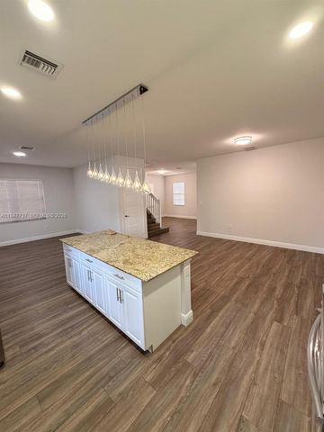 723 NE 193rd St, Miami, FL 33179