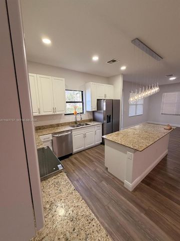 723 NE 193rd St, Miami, FL 33179