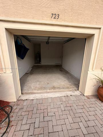 723 NE 193rd St, Miami, FL 33179