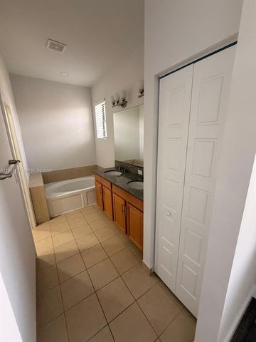 723 NE 193rd St, Miami, FL 33179