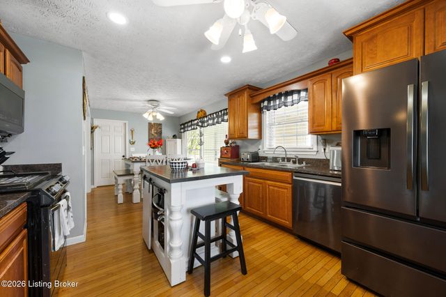 442 Clarks Ln, Shepherdsville, KY 40165