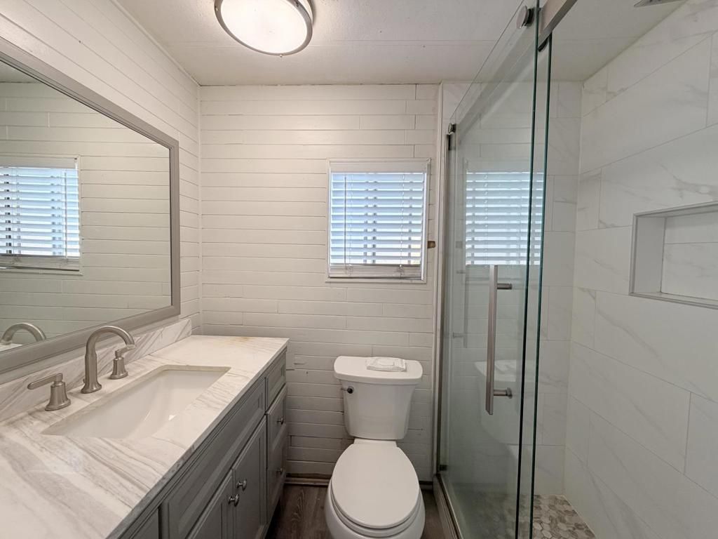 Image 12 of property listing at 5450 Monterey Highway, San Jose, CA 95111