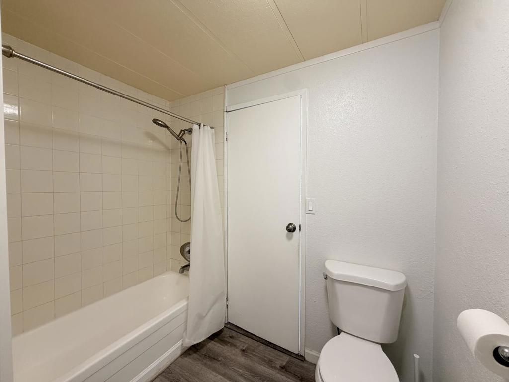 Image 15 of property listing at 5450 Monterey Highway, San Jose, CA 95111