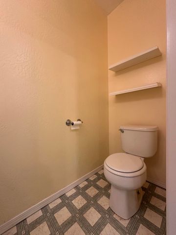 906 Mary Jane Avenue, Ashland, OR 97520