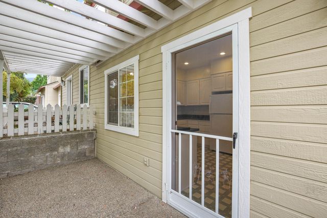 906 Mary Jane Avenue, Ashland, OR 97520