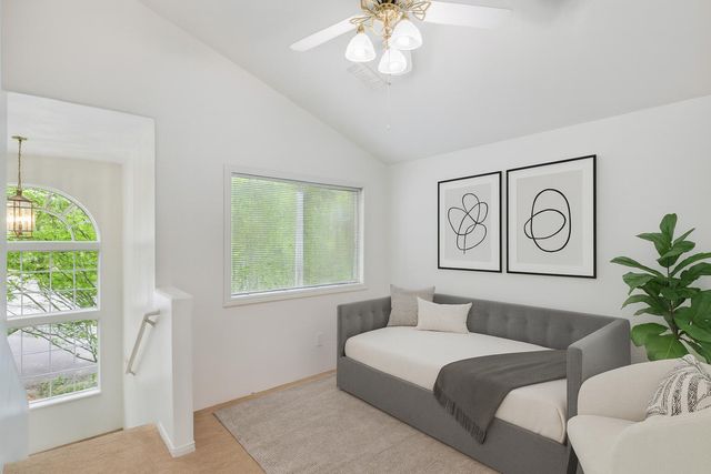 906 Mary Jane Avenue, Ashland, OR 97520