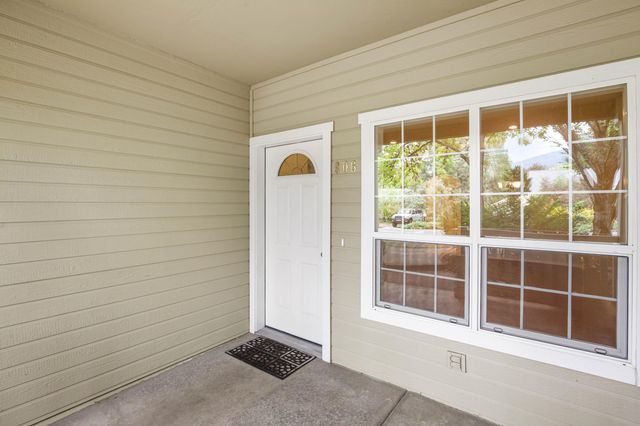 906 Mary Jane Avenue, Ashland, OR 97520