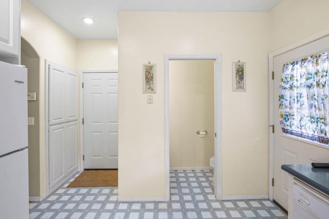 906 Mary Jane Avenue, Ashland, OR 97520