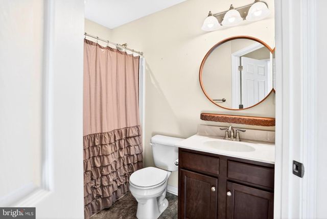 175 N OAKWOOD, Selinsgrove, PA 17870