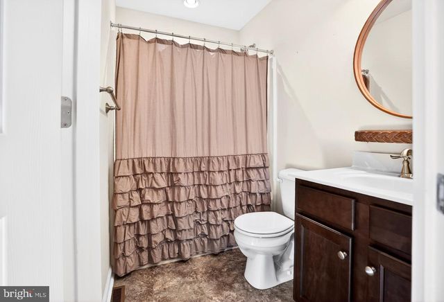 175 N OAKWOOD, Selinsgrove, PA 17870
