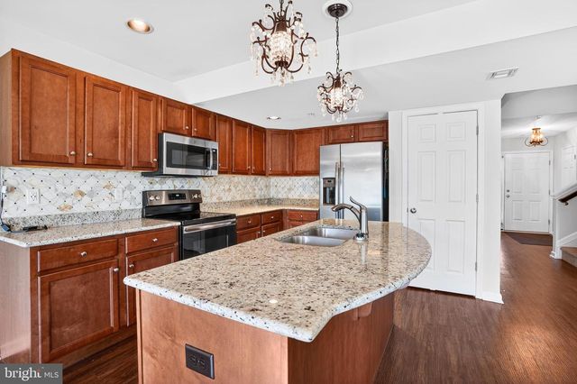 175 N OAKWOOD, Selinsgrove, PA 17870