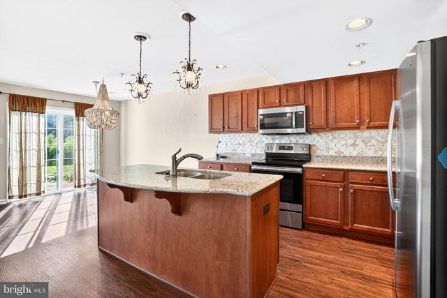 175 N OAKWOOD, Selinsgrove, PA 17870