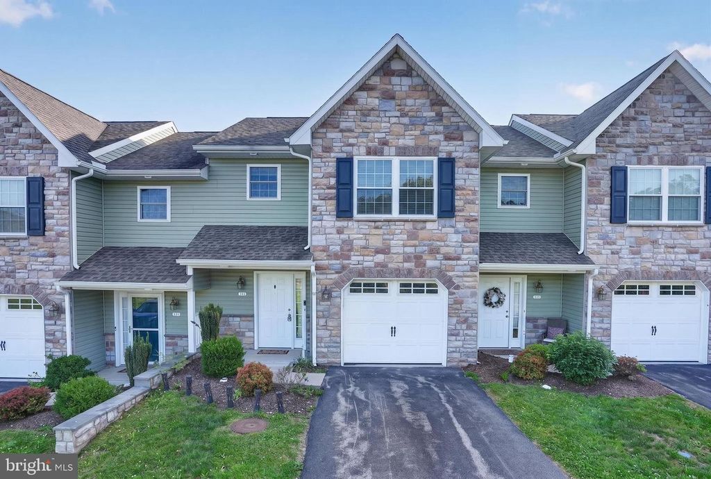 175 N OAKWOOD, Selinsgrove, PA 17870