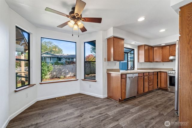 16424 126th Place SE, Renton, WA 98058