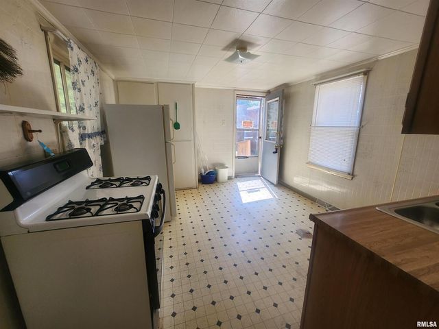 718 W WATER Street, Pinckneyville, IL 62274