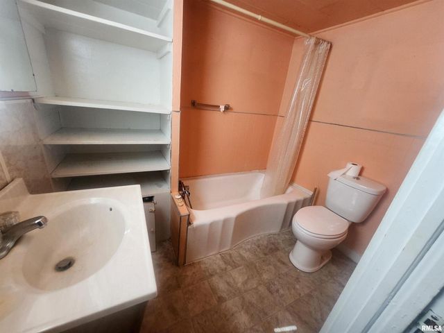 718 W WATER Street, Pinckneyville, IL 62274