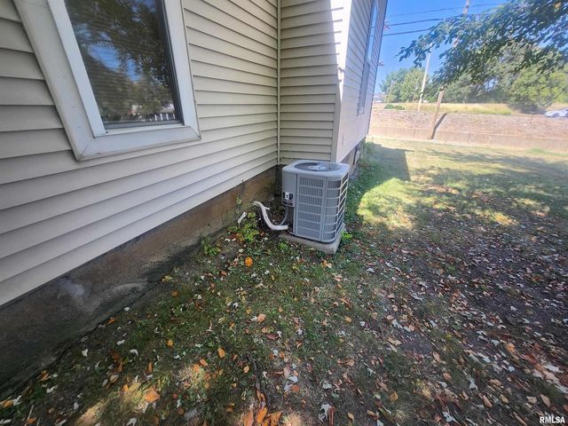 718 W WATER Street, Pinckneyville, IL 62274