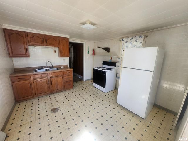 718 W WATER Street, Pinckneyville, IL 62274