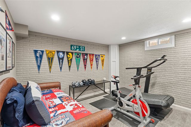 2604 69th Street, Urbandale, IA 50322