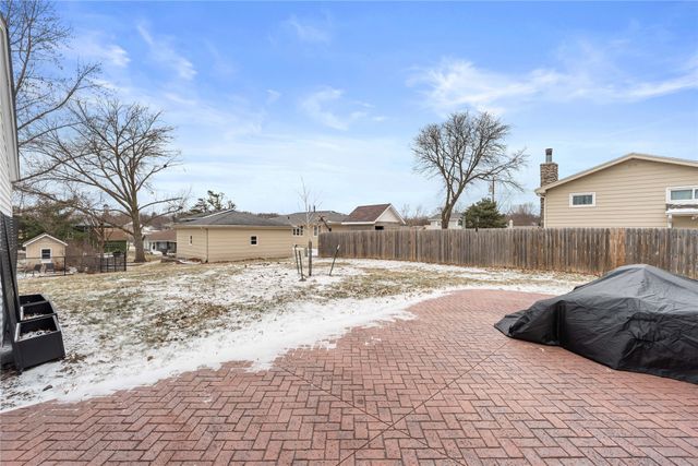 2604 69th Street, Urbandale, IA 50322