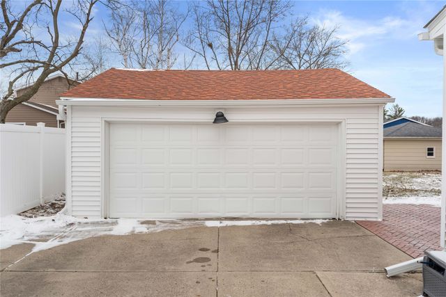 2604 69th Street, Urbandale, IA 50322
