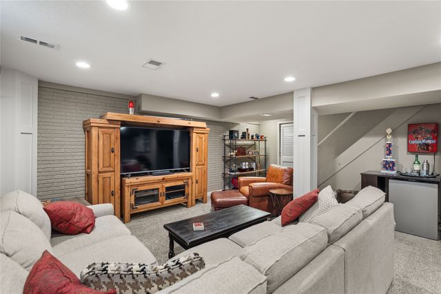 2604 69th Street, Urbandale, IA 50322