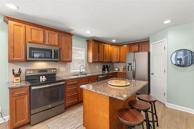 2604 69th Street, Urbandale, IA 50322