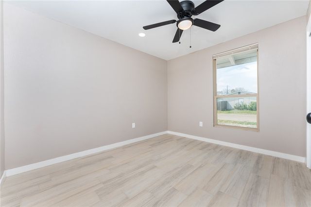 2018 Braeswood Dr, Corpus Christi, TX 78412