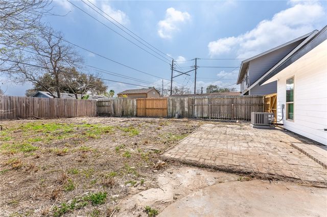 2018 Braeswood Dr, Corpus Christi, TX 78412