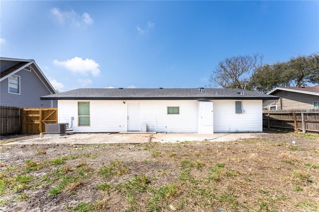 2018 Braeswood Dr, Corpus Christi, TX 78412