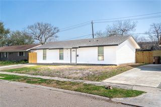 2018 Braeswood Dr, Corpus Christi, TX 78412