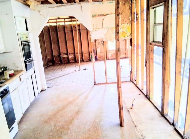 221 Tebo Street, Ames, TX 77575
