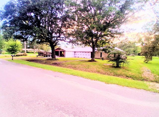 221 Tebo Street, Ames, TX 77575