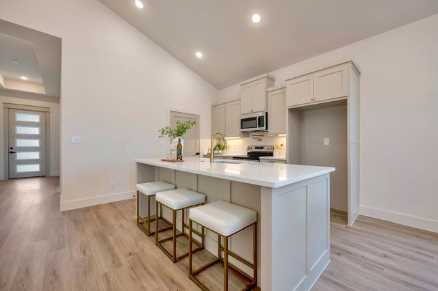 929 E Magnolia Avenue, Fort Worth, TX 76104