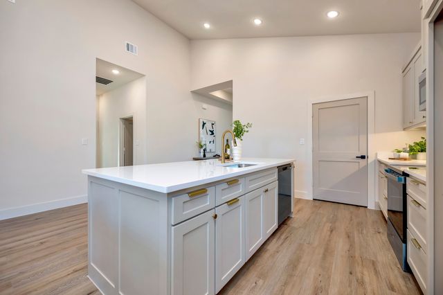 929 E Magnolia Avenue, Fort Worth, TX 76104