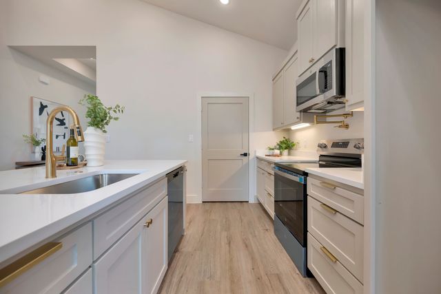 929 E Magnolia Avenue, Fort Worth, TX 76104