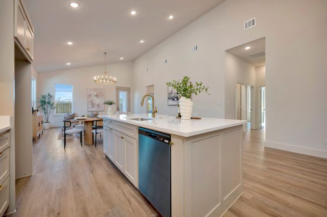 929 E Magnolia Avenue, Fort Worth, TX 76104