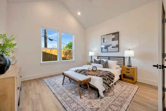 929 E Magnolia Avenue, Fort Worth, TX 76104