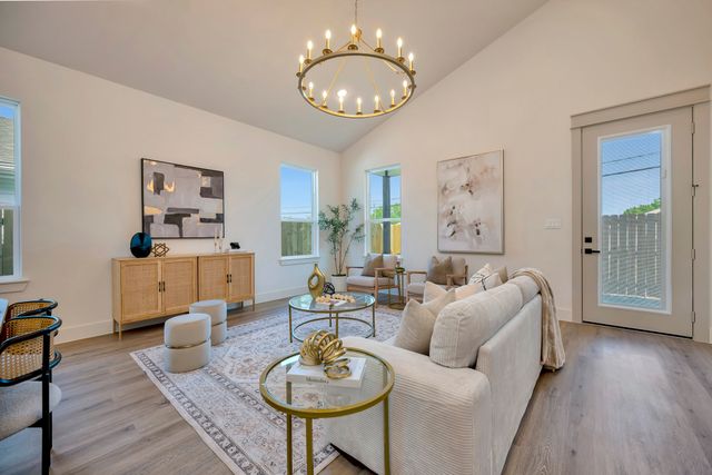 929 E Magnolia Avenue, Fort Worth, TX 76104