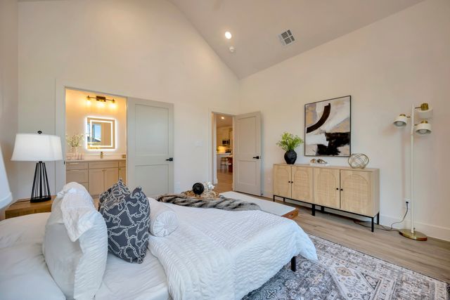 929 E Magnolia Avenue, Fort Worth, TX 76104